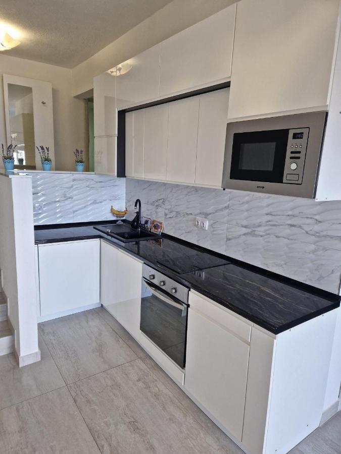 Amazing Sea View Apartment โอมิช ภายนอก รูปภาพ